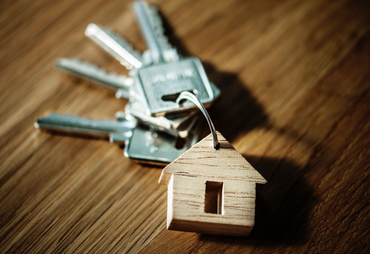 keys with house keychain